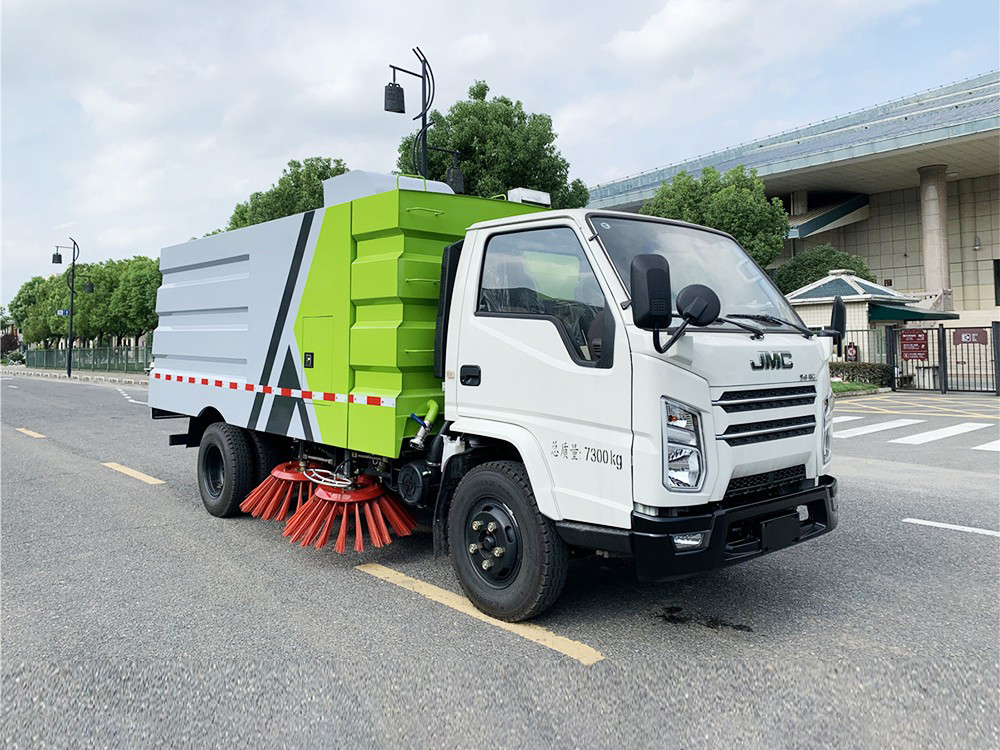 江铃扫路车