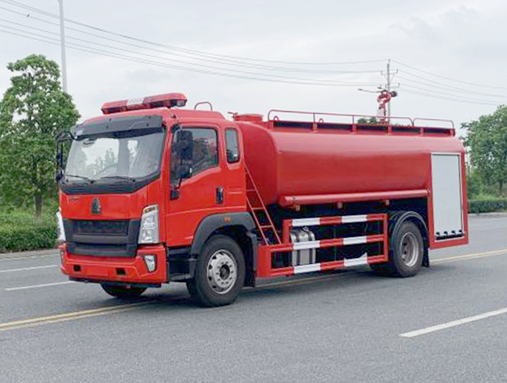 12吨重汽豪沃消防洒水车